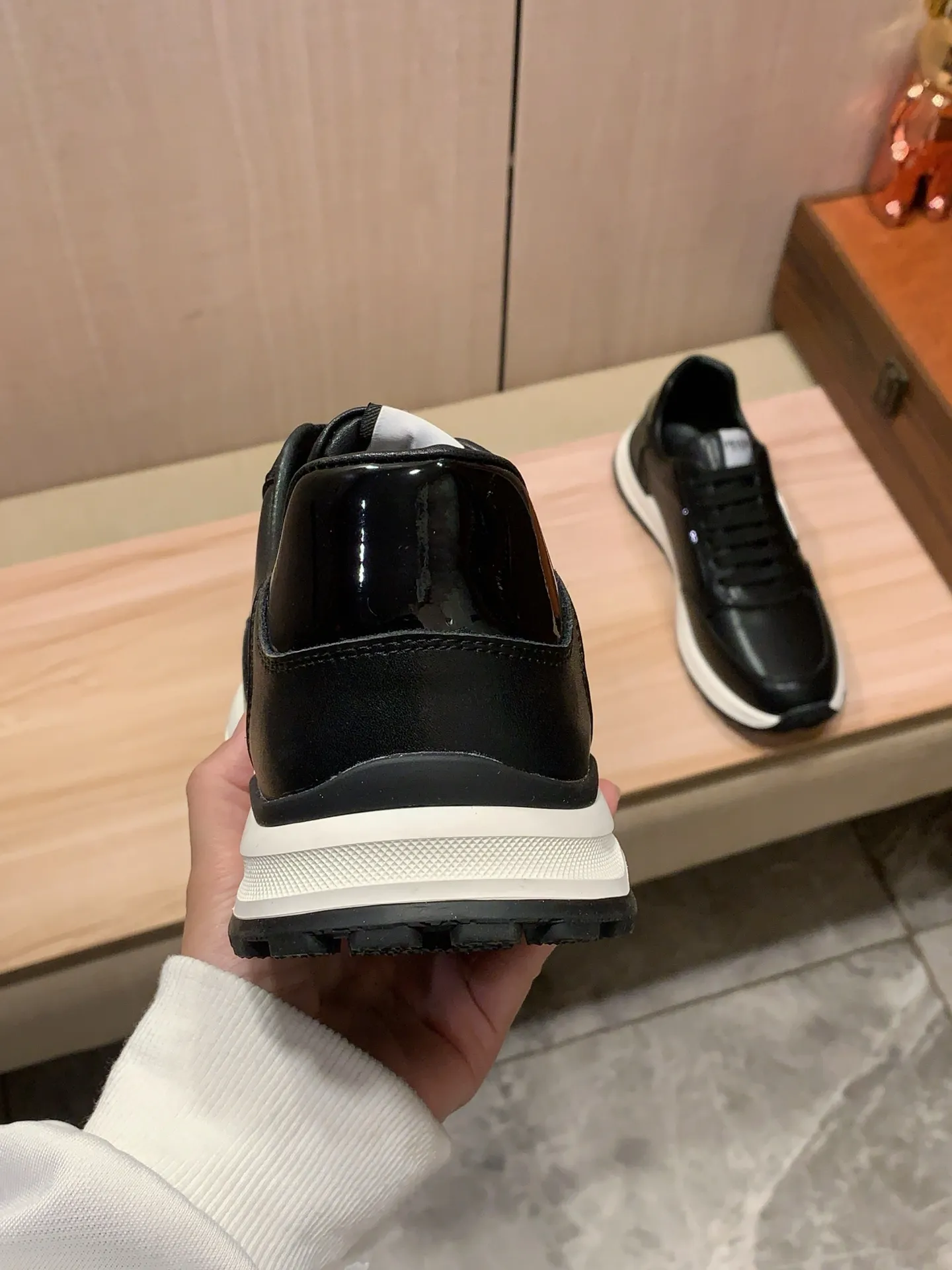 Men's Men's Shoes💰420💰💰🎩🎩[Lightning][Lightning] "PRADA*" The latest and most popular casual shoes, top brand [seduce] luxury~purchase, top~quality. [Strong] The upper is made of imported breathable cowhide with material ➕ breathable sheepskin feet (•) and fine workmanship. The original stylish and stylish soft rubber wear-resistant and non-slip outsole is light and comfortable on the feet. The real thing looks better when photographed. 122: code: 38-44, 2️⃣ colors selected